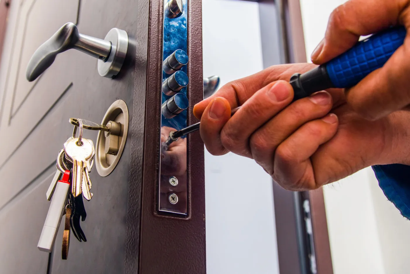Dépannage d'une serrure multipoints, clés sur le canon, dans un appartement du 13e arrondissement de Paris
